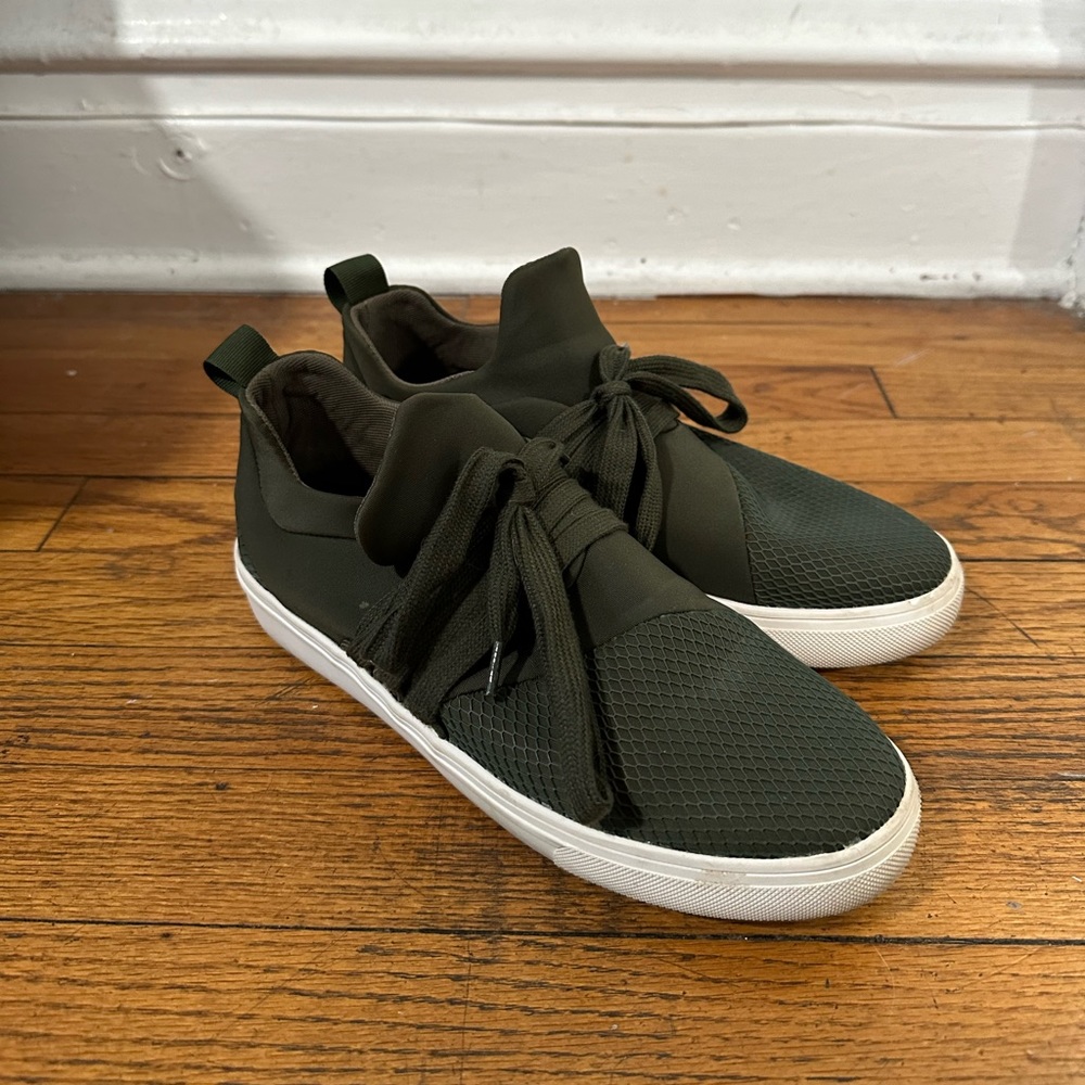 Steve Madden Lancer Sneaker in Olive Green Size 8